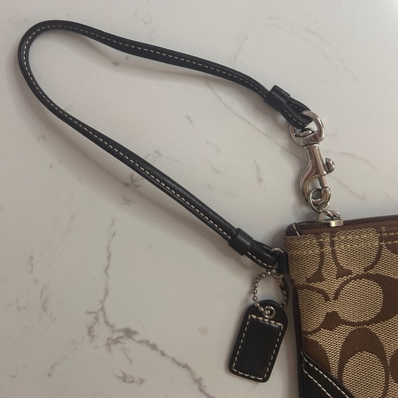 Coach Vintage Wristlet- EUC - Picture 12 of 13